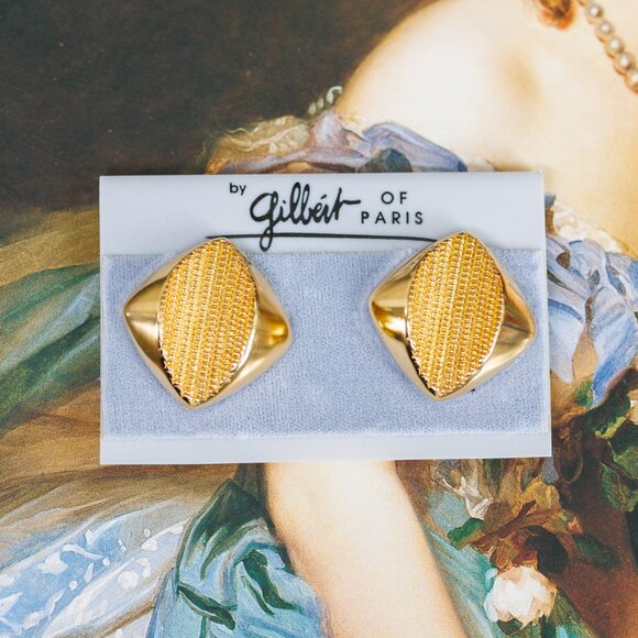 Vintage Statement Gold-tone Clip-on Earrings - Picture 3 of 3